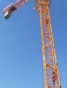 七旬老太昏倒30米塔吊，三名消防勇士成功營救