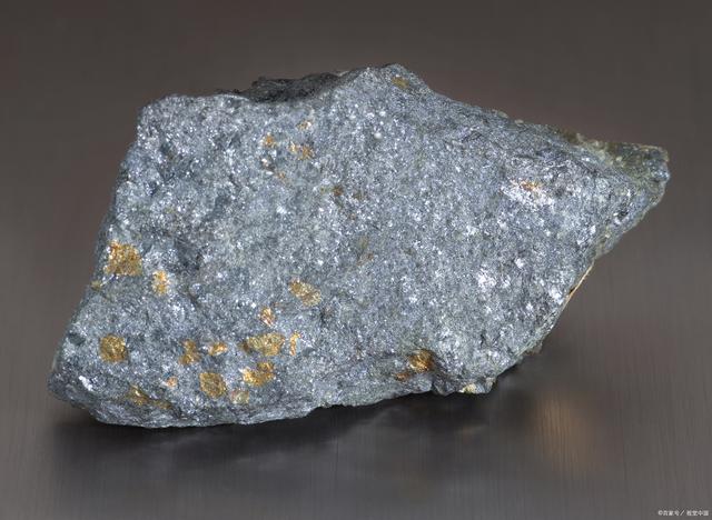 再生金屬代理進口報關與金屬礦石進口指南